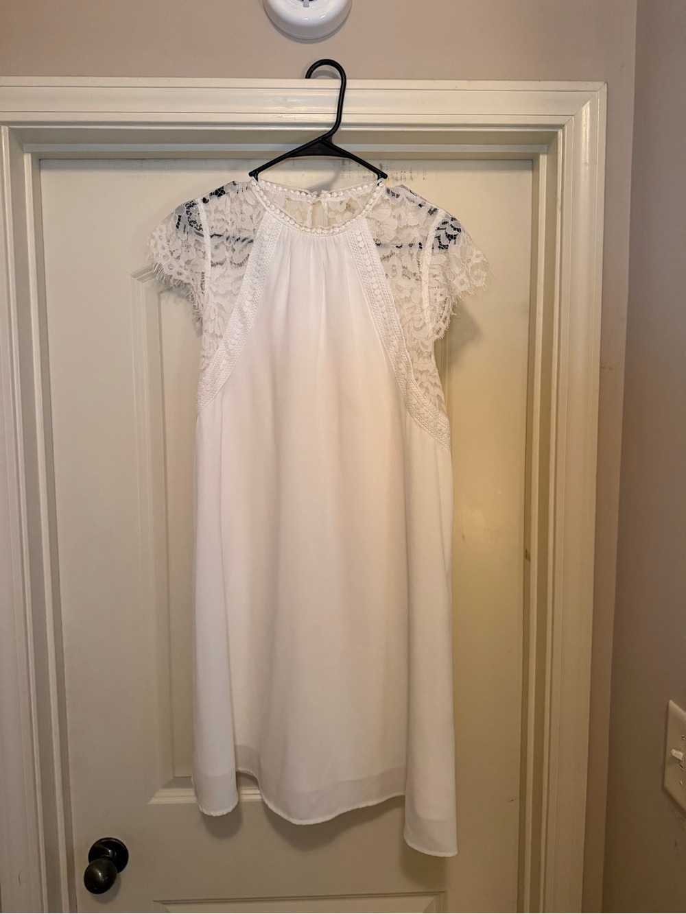 eesome White Lace Yoke Sleeveless Shift Dress